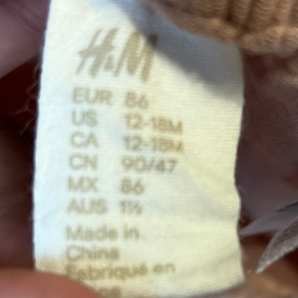 12-18 months pink shorts - Picture 2 of 6